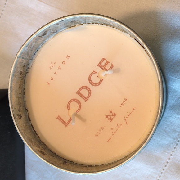 The Sutton Lodge White Pine 2 Wick DW Home Candle - Picture 2 of 3
